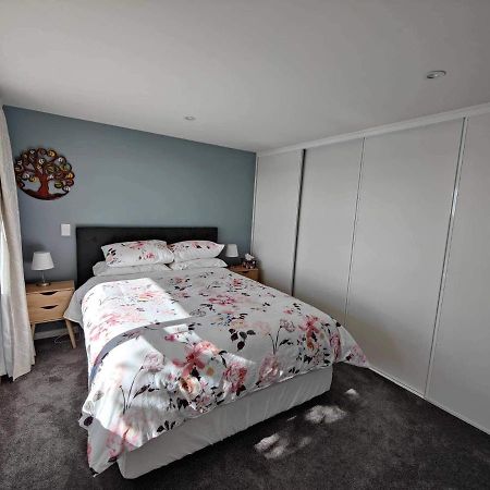 Fully Renovated Hillside Apartment Close To City Christchurch Zewnętrze zdjęcie