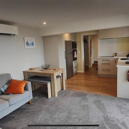 Fully Renovated Hillside Apartment Close To City Christchurch Zewnętrze zdjęcie