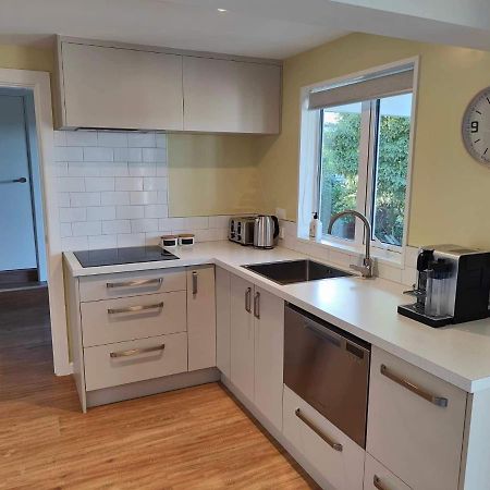 Fully Renovated Hillside Apartment Close To City Christchurch Zewnętrze zdjęcie