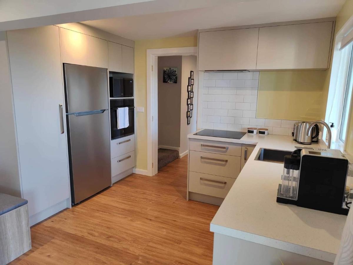 Fully Renovated Hillside Apartment Close To City Christchurch Zewnętrze zdjęcie